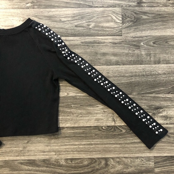 SOLD * DIVIDED H&M Cropped Sweater - Picture 2 of 6